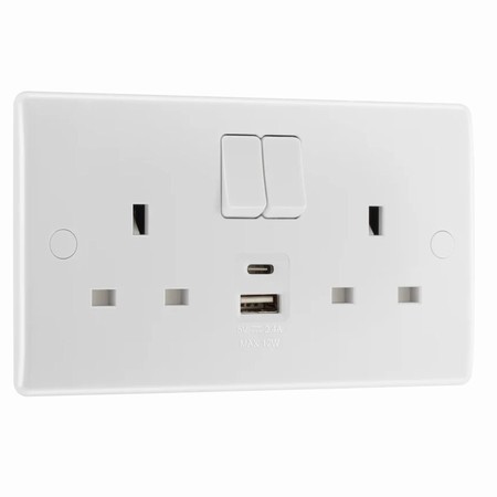 822UAC12.png BG Nexus Moulded Switched Socket with USB-A & USB-C 2 Gang - Image 1