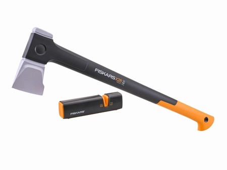 XMS26AXE.webp Fiskars Splitting Axe with Sharpener - Image 1