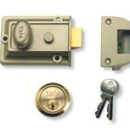 Yale P77 Traditional Nightlatch ENB PB 60mm